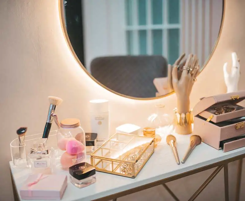 Salonní toaletní stolek